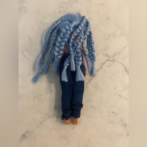 LOL Surprise OMG Winter Disco Snowlicious Fashion Doll 2019 - Picture 2 of 4